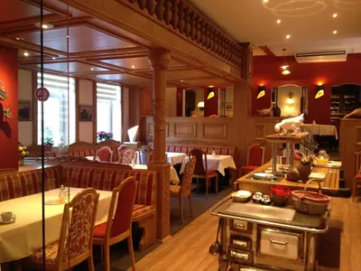 Ein Restaurant oder anderes Speiselokal in der Unterkunft AKZENT Hotel Berg's Alte Bauernschänke- Wellness und Wein