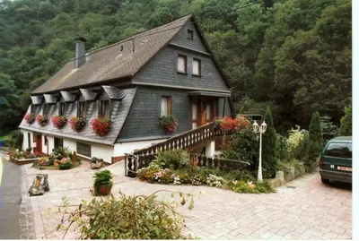 Das Gebäude in dem sich die Ferienwohnung befindet