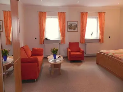Ein Sitzbereich in der Unterkunft Gästehaus Freimuth