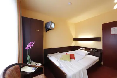 Ein Bett oder Betten in einem Zimmer der Unterkunft Hotel Karl Noss