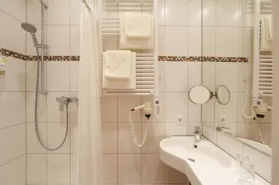 Ein Badezimmer in der Unterkunft Hotel Karl Noss