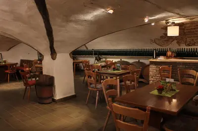 Ein Restaurant oder anderes Speiselokal in der Unterkunft Weinhotel Sonnenschein