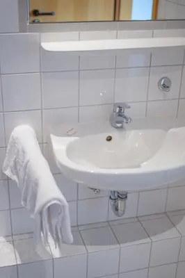 Ein Badezimmer in der Unterkunft Self-Check-In Hotel Constantin