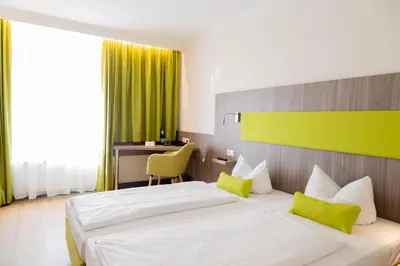 Ein Bett oder Betten in einem Zimmer der Unterkunft Das Ebertor - Hotel & Hostel