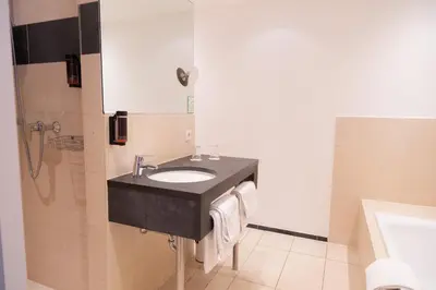 Ein Badezimmer in der Unterkunft Das Ebertor - Hotel & Hostel