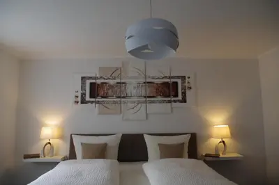 Ein Bett oder Betten in einem Zimmer der Unterkunft Gast und Weinhof Beim Schneemann