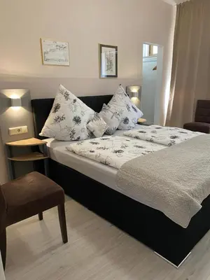 Ein Bett oder Betten in einem Zimmer der Unterkunft Pension Mona Lisa