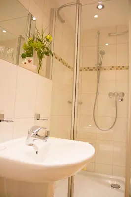 Ein Badezimmer in der Unterkunft Hotel Restaurant Zur Neroburg