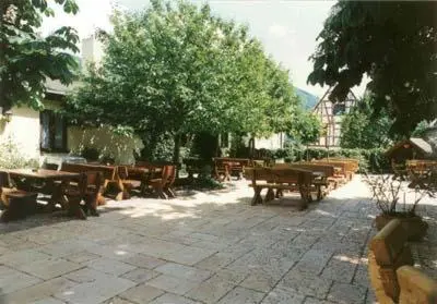 Ein Garten an der Unterkunft Hotel Alter Posthof