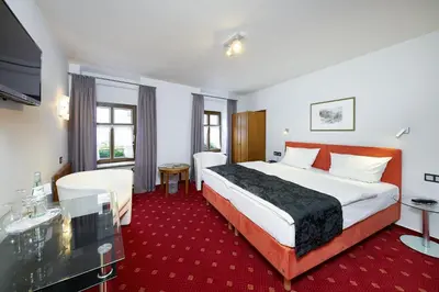 Ein Bett oder Betten in einem Zimmer der Unterkunft Hotel zur Post