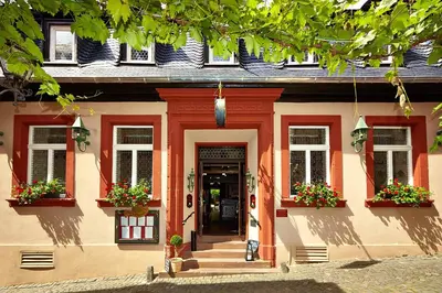 Eine Fassade oder ein Eingang zu Hotel Doctor Weinstube