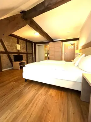 Ein Bett oder Betten in einem Zimmer der Unterkunft Hotel Doctor Weinstube