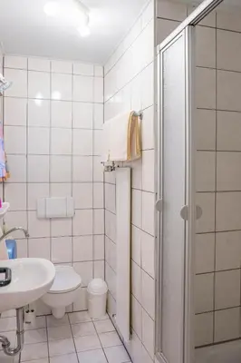 Ein Badezimmer in der Unterkunft Pension bei Schinderhannes und Julchen