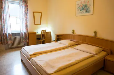 Ein Bett oder Betten in einem Zimmer der Unterkunft Pension bei Schinderhannes und Julchen
