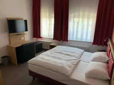 Ein Bett oder Betten in einem Zimmer der Unterkunft Hotel Well Garni