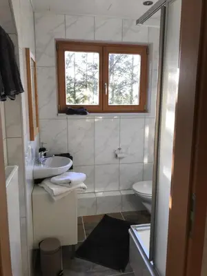 Ein Badezimmer in der Unterkunft Haus Kleewiese