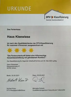Ein Zertifikat, Auszeichnung, Logo oder anderes Dokument, das in der Unterkunft Haus Kleewiese ausgestellt ist