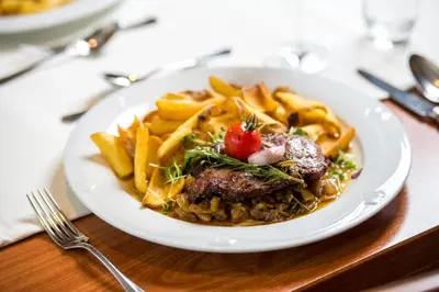 Essen im Hotel oder in der Nähe