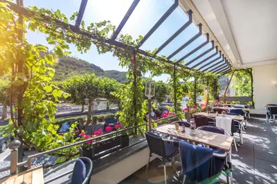 Ein allgemeiner Bergblick oder ein Berglick von des Hotels aus