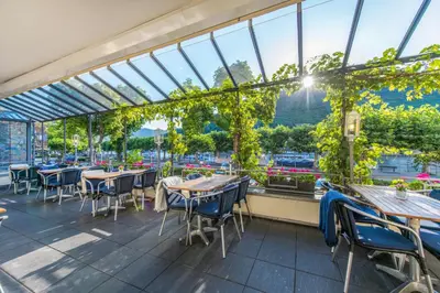 Ein Restaurant oder anderes Speiselokal in der Unterkunft Hotel Karl Müller