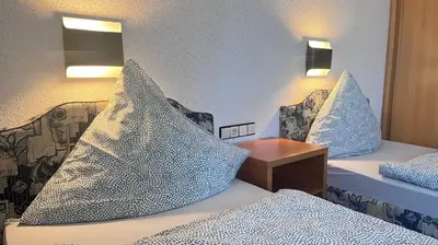 Ein Bett oder Betten in einem Zimmer der Unterkunft LandhotelUllrich