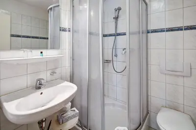 Ein Badezimmer in der Unterkunft Hotel Leander