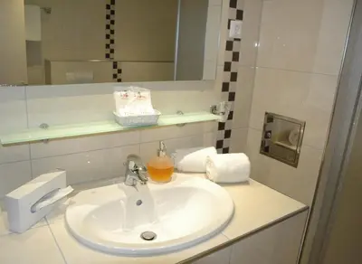 Ein Badezimmer in der Unterkunft Caravelle Hotel im Park