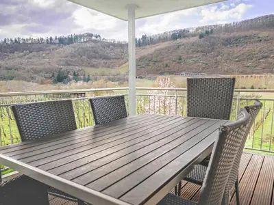 Ein allgemeiner Bergblick oder ein Berglick von der Ferienwohnung aus