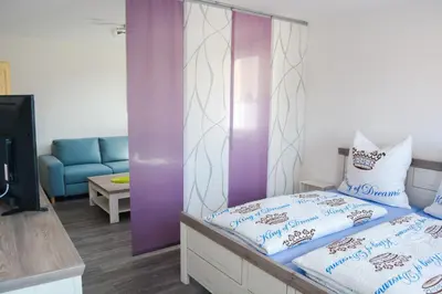 Ein Bett oder Betten in einem Zimmer der Unterkunft Ferienwohnung Landquartier