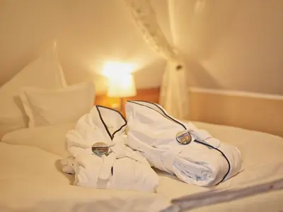 Ein Bett oder Betten in einem Zimmer der Unterkunft Hotel Villa Hügel