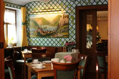Ein Restaurant oder anderes Speiselokal in der Unterkunft Gasthaus Weingut Stahl