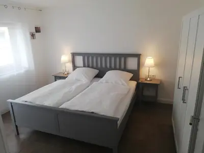 Ein Bett oder Betten in einem Zimmer der Unterkunft Ferienwohnung Riesling