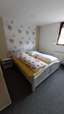 Ein Bett oder Betten in einem Zimmer der Unterkunft Hotel & Restaurant - Zum Schleicher Kuckuck