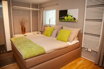 Ein Bett oder Betten in einem Zimmer der Unterkunft WohnRaum Gäste- & Boardinghaus