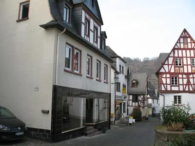 Das Gebäude in dem sich das Ferienhaus befindet