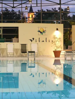 Der Swimmingpool an oder in der Nähe von Parkhotel Weiskirchen