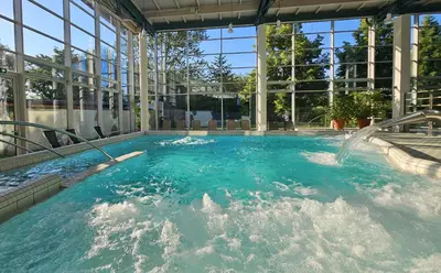Der Swimmingpool an oder in der Nähe von Parkhotel Weiskirchen