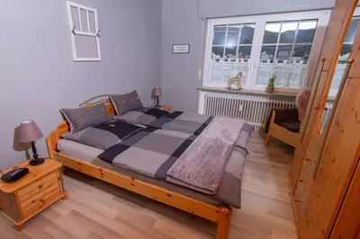 Ein Bett oder Betten in einem Zimmer der Unterkunft Ferienwohnung Weingut KDM