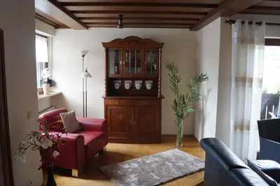 Ein Sitzbereich in der Unterkunft Ferienwohnung Unter dem Schild