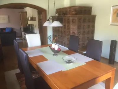 Ein Sitzbereich in der Unterkunft Ferienwohnung Unter dem Schild