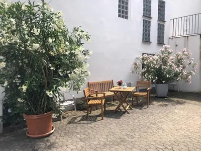 Ein Garten an der Unterkunft Schöne Ferienwohnung Burgruine Fachwerkhaus