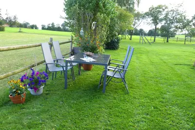 Ein Garten an der Unterkunft Ferienwohnung Eifelgold Esch