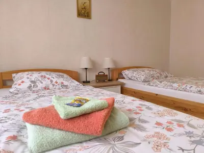 Ein Bett oder Betten in einem Zimmer der Unterkunft Margaretes Gästehaus - Ferienwohnung am Rheinsteig