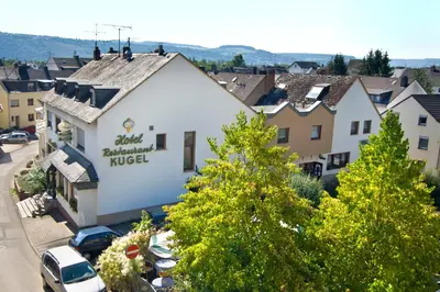 Ein allgemeiner Bergblick oder ein Berglick von der Pension aus