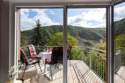 Ein allgemeiner Bergblick oder ein Berglick von der Ferienwohnung aus