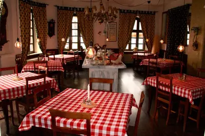 Ein Restaurant oder anderes Speiselokal in der Unterkunft Hotel Simonis