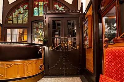 Ein Restaurant oder anderes Speiselokal in der Unterkunft Romantik Jugendstilhotel Bellevue