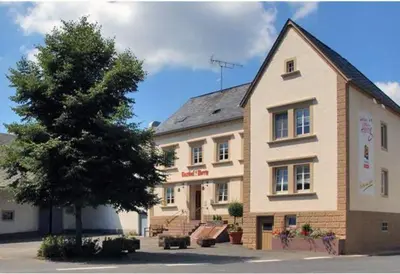 Das Gebäude in dem sich das Gasthaus befindet
