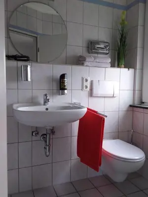 Ein Badezimmer in der Unterkunft Pension Breidbach