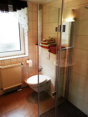 Ein Badezimmer in der Unterkunft FeWo mit Terrasse - Apartment with terrace